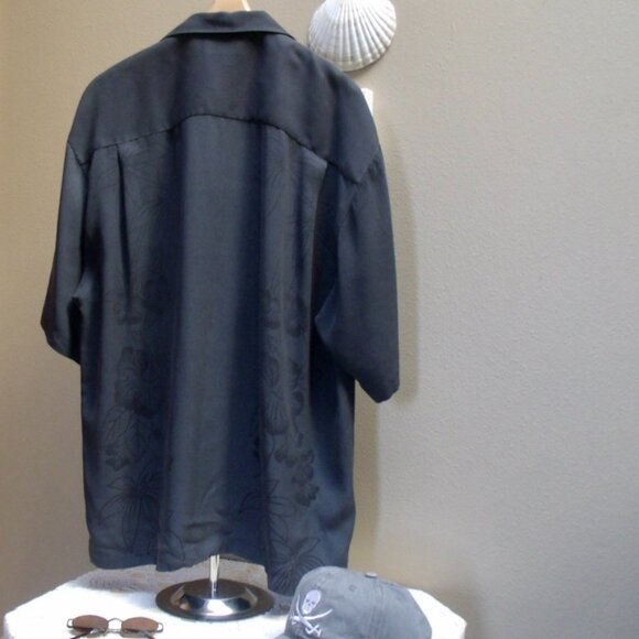 TOMMY BAHAMA Aloha Hawaiian Shirt Black on Gray Floral 100% Silk Shirt Sz XL - Picture 4 of 7